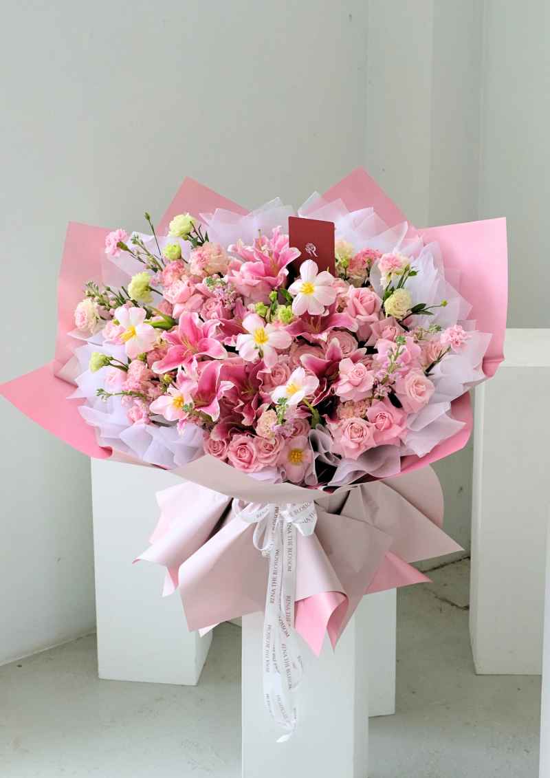 Giant Bouquet collection - Grand statements for life's most extraordinary moments. - Premium florist Jakarta