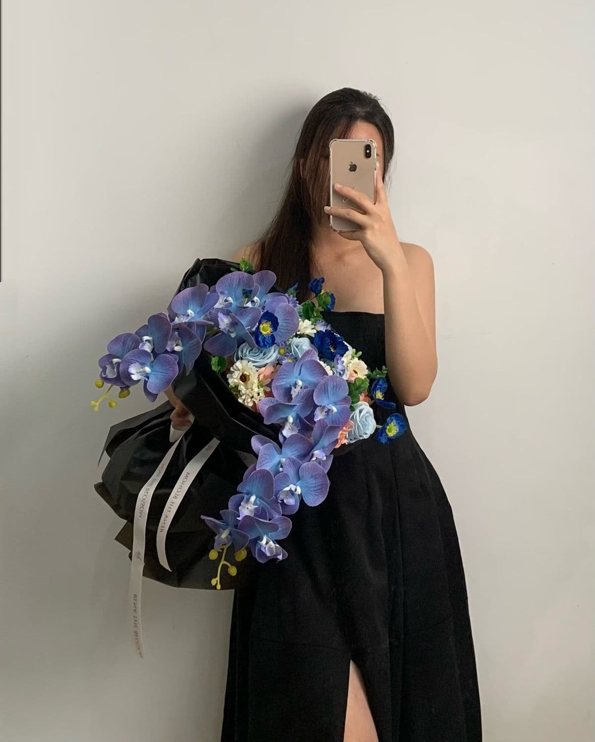 Midnight Bloom - Blue roses, hydrangeas & orchids in a midnight palette — dark, dreamy, dramatic. - Rena The Blossom Jakarta