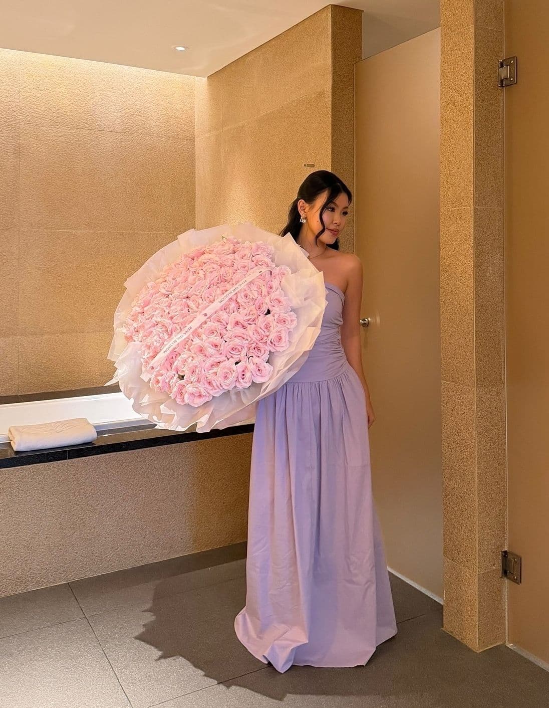 Eternal 200 - 200 artificial pink roses — two hundred reasons to keep it forever. - Rena The Blossom Jakarta